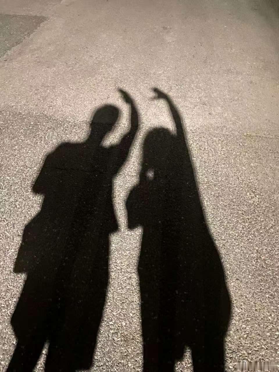 突然发现其实女朋友和谁在一起都会幸福！！！