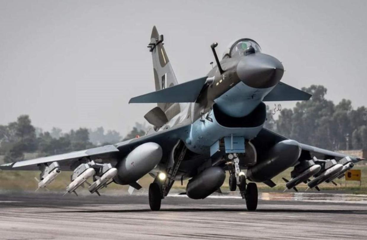 巴基斯坦的一支空军，已经进驻沙特了。于是网友纷纷猜测，这支空军是为了防范伊朗