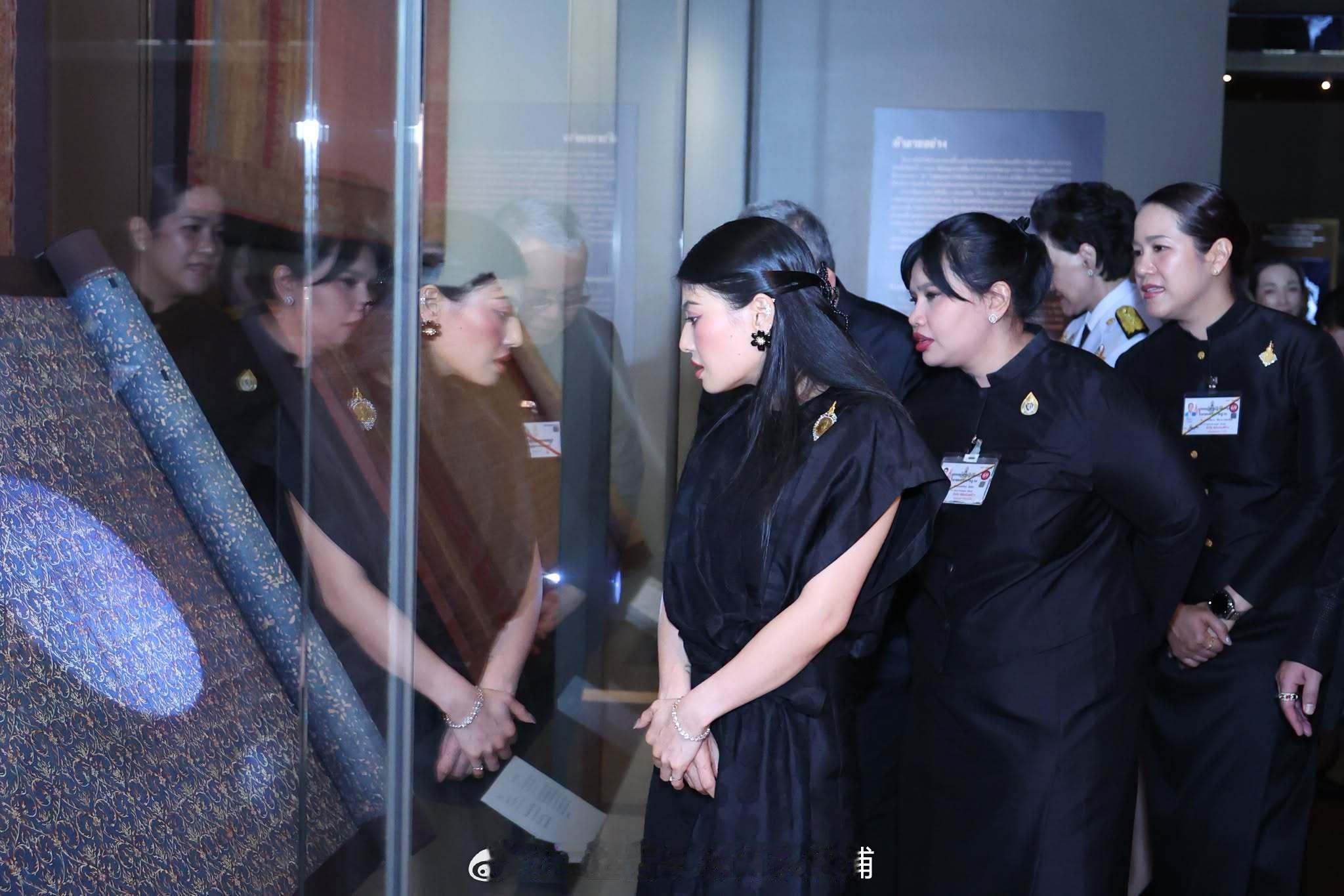 王室王室泰国王室镇宅2026年8月18日，镇宅主持展览开幕。
