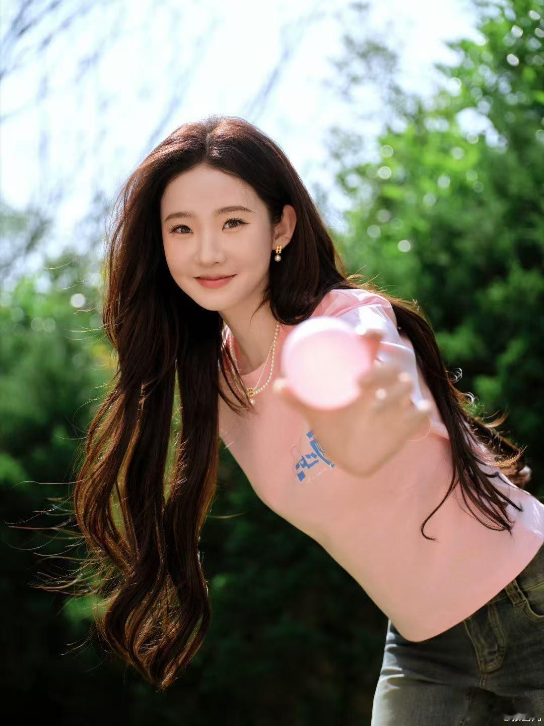 张艺凡的出厂设置里有饭撒吧从舞台到路演，张艺凡的饭撒从来没让人失望，永远元气在