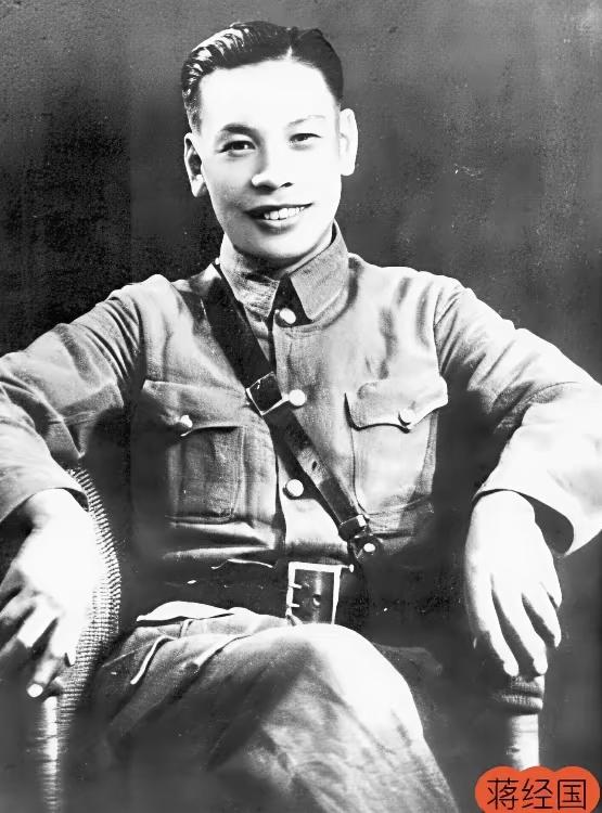 蒋介石写日记说真心话，蒋经国写日记则如同写考卷。自打蒋经国从苏联回来，蒋介石就