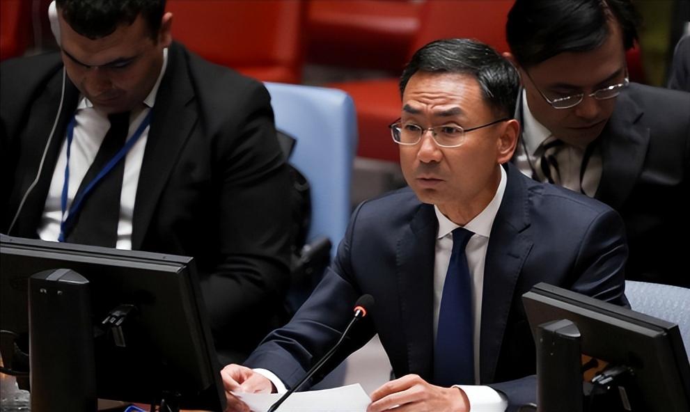 美国傻眼了！就在9月26日，中国在联合国直接亮剑！耿爽大使当众喊话：美国，立