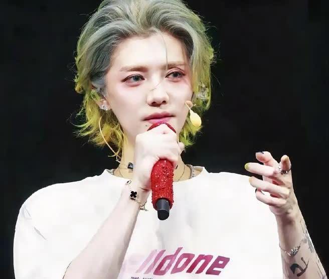鹿晗，教给天下所有男人一个道理，那就是千万不要…陪一个女生长大!