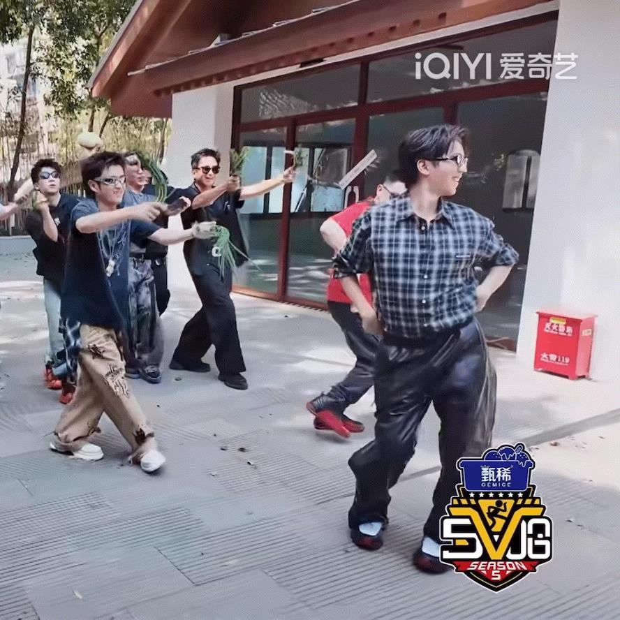 哈哈哈…我服了，不管你是谁，快从王俊凯身上下来，谁能想到王俊凯在哈哈哈哈哈0帧起
