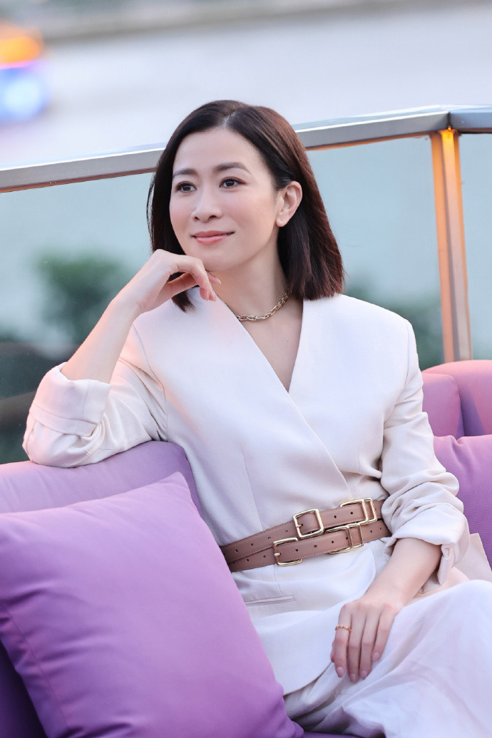 50岁佘诗曼自爆遗嘱：不婚不育，财产都归妈妈兄弟。网友：不愧是TVB严选大女主！