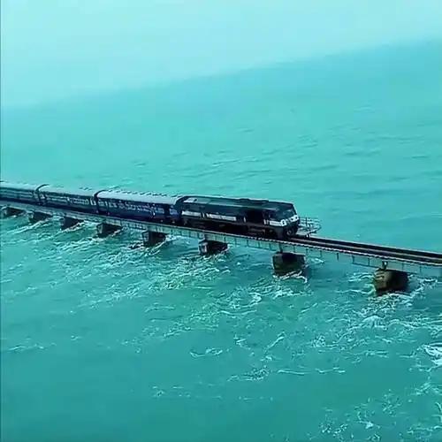 中国轻轨出海：从阿斯塔纳到全球城市交通新格局在哈萨克斯坦首都阿斯塔纳，5月16