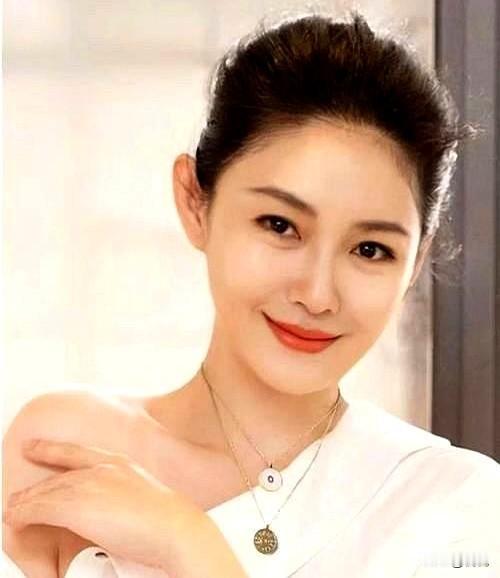 台媒这波爆料真是让人惊掉下巴！大S最近又被推上风口浪尖，这次可不是感情纠葛，