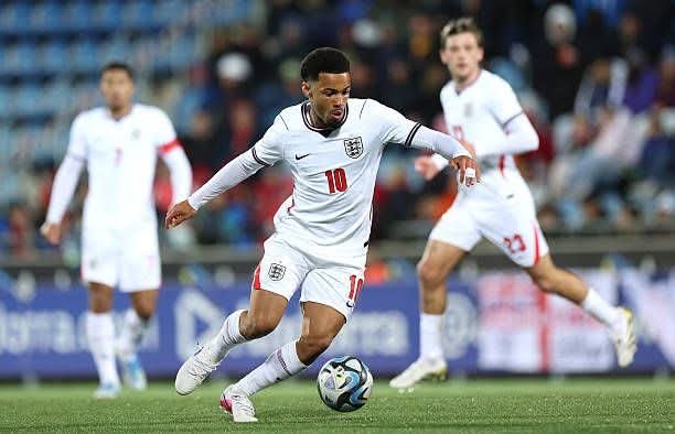 英格兰U21主帅李·卡斯利谈到了恩瓦内里选择外租锻炼的决定：“这是一个很棒的决定