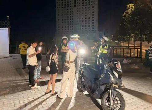 6月3号，柬埔寨金边，两堂姐妹各自带着网上认识的中国男友一块儿聚餐喝酒，两男子偷
