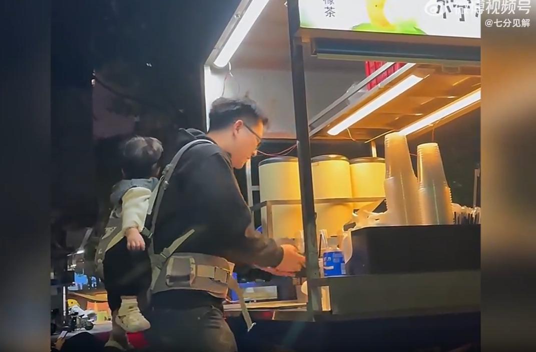 2026年初，一位男子在兄嫂因车祸去世、父母失联后，辞职扛起抚养一岁多侄子的重