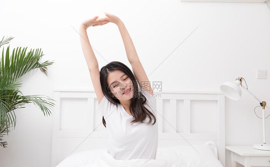 早起不是康复的标尺，睡到自然醒也不是躺平。你每天跑步散步，已经赢了很多人。药