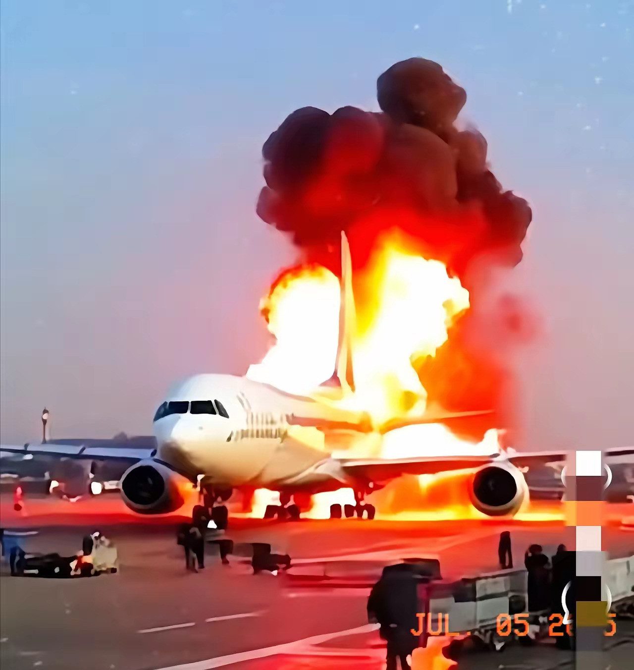 俄罗斯机场又挨揍了，防空不行了吗啥？俄罗斯的机场又被炸了
