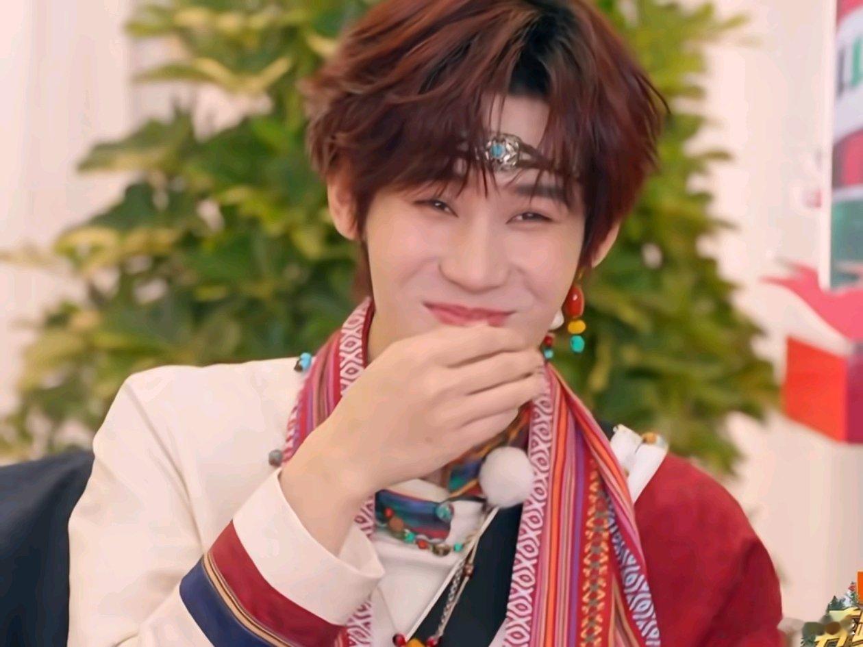 奔跑吧哈哈哈哈张真源也太可爱了吧！反应超快接梗超丝滑，灵动又鲜活，瞬间戳中萌点，