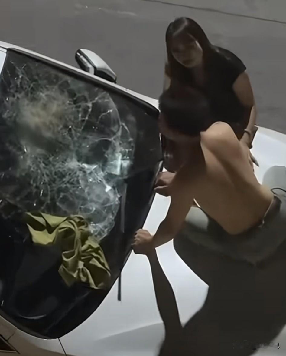 一时上头砸了宝马车，“绿帽+坐牢”双料悲剧怎么破？最近网上疯传一个视频，一个