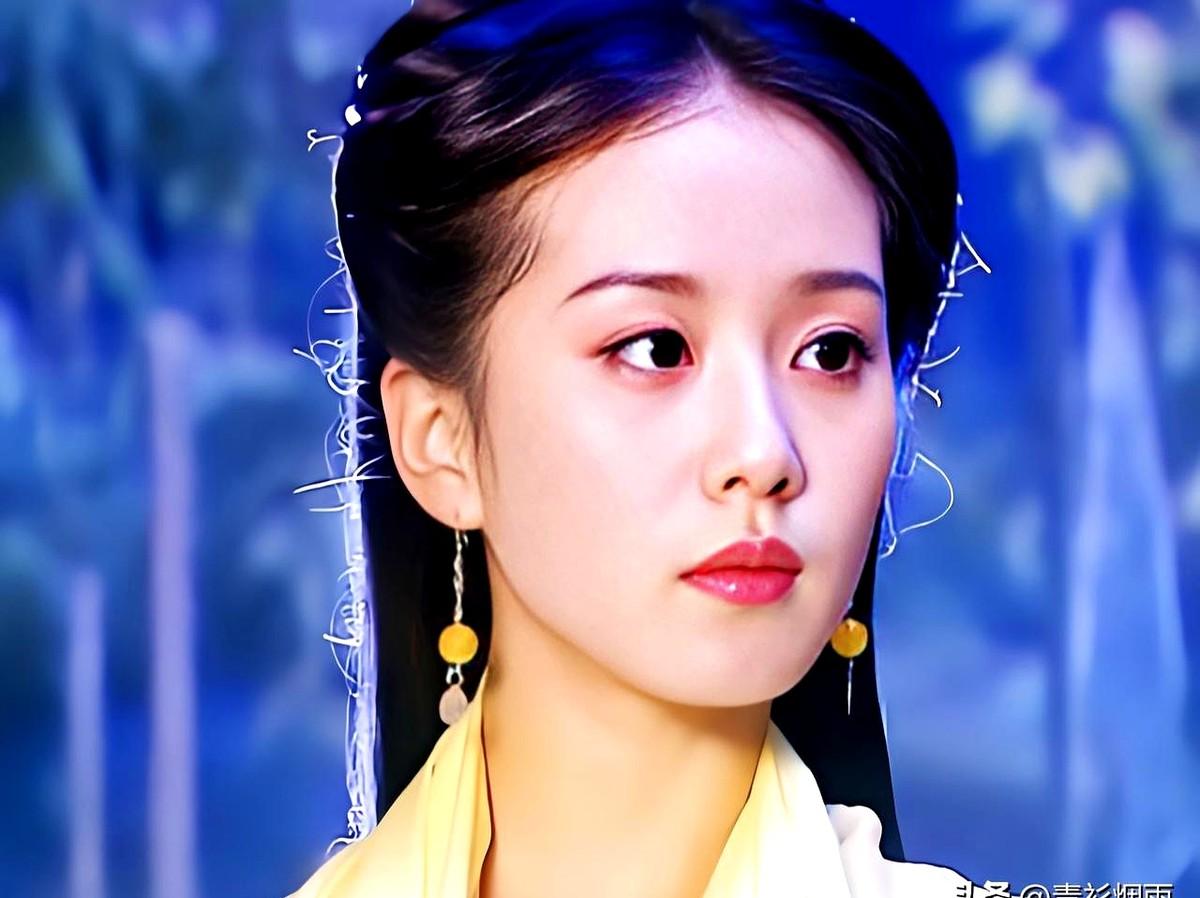 全江湖抢破头的《九阴真经》，黄衫女拿到手，看都没看，随手就扔给了张无忌。这本