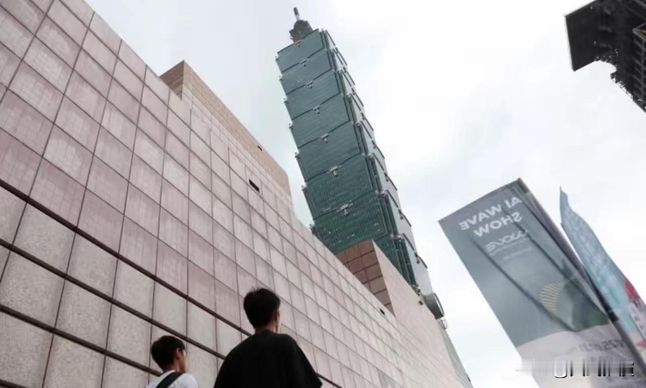 台湾欢呼，中国飞机来了！就在昨天，7月4日，大陆的航空公司接连恢复两岸直飞航