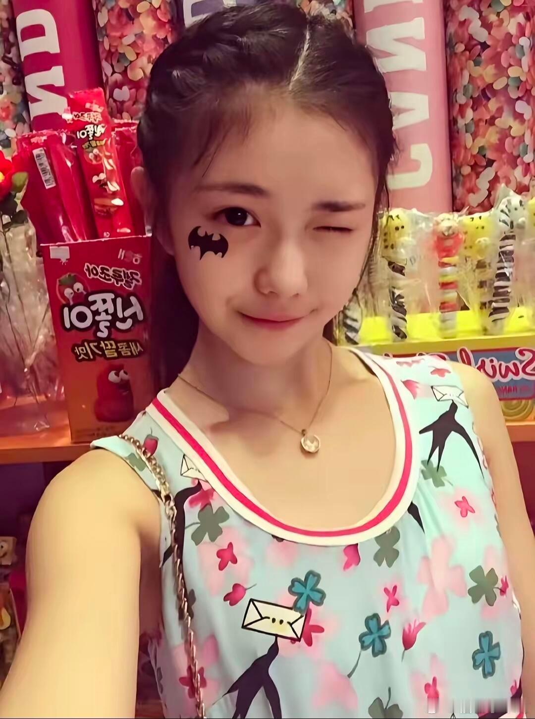 刘浩存小时候