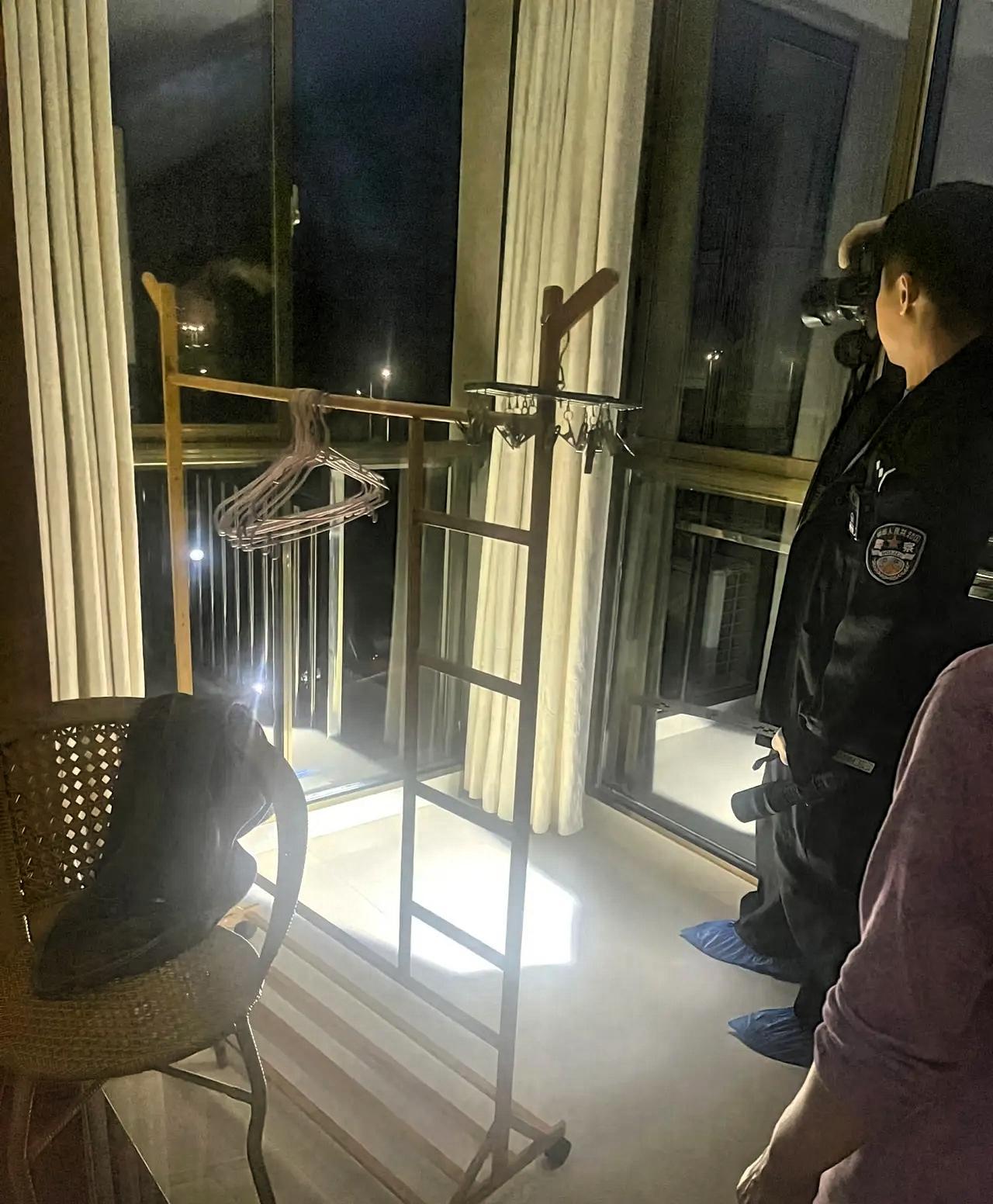 江西曾发生过一桩令人后背发凉的怪事。一天夜里，女子的丈夫外出和牌友打麻将，留她独