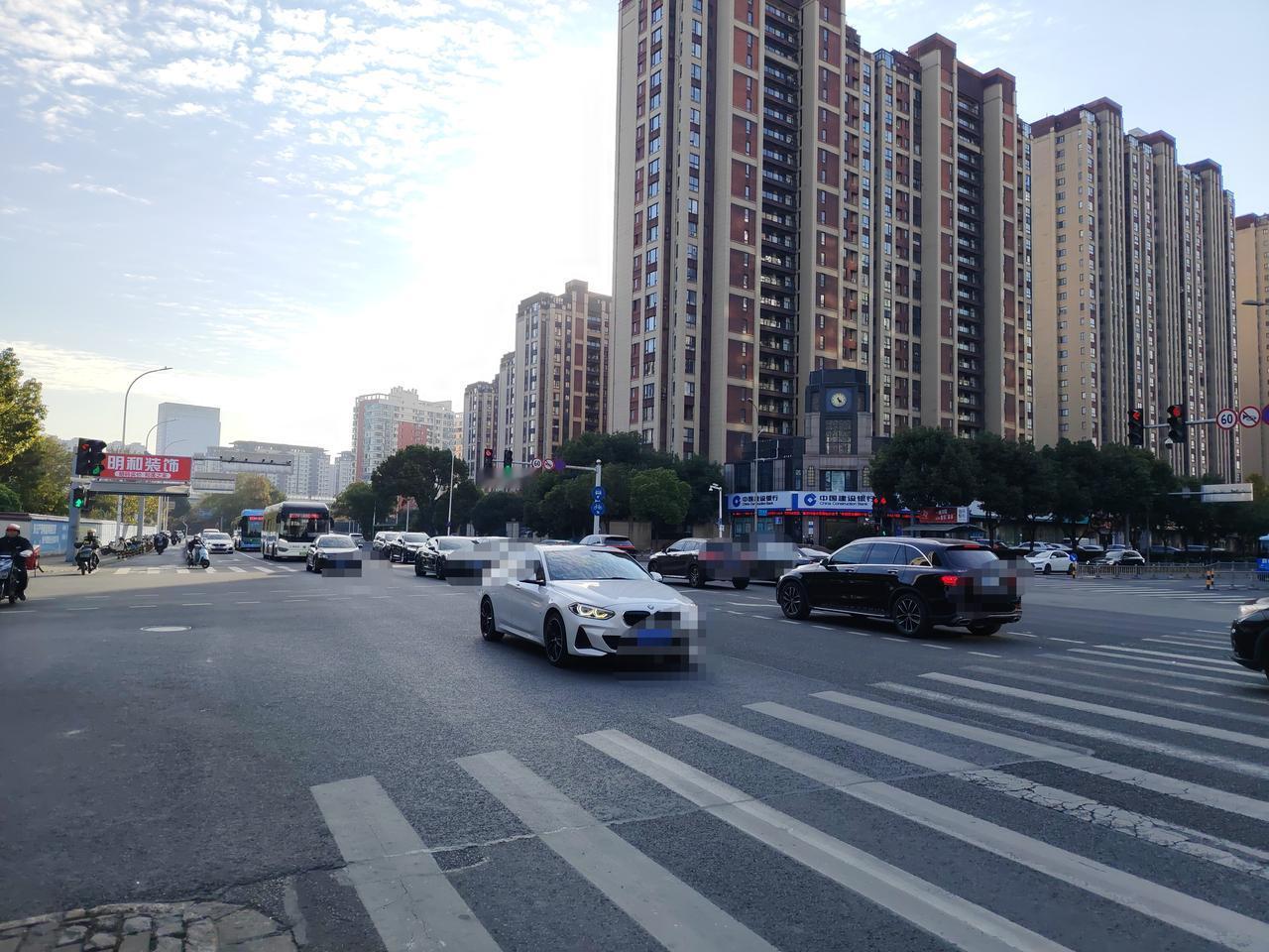 我老婆的妹妹，也就是小姨子，跟她的公公婆婆闹了一点矛盾。然后她公公婆婆生气了，就