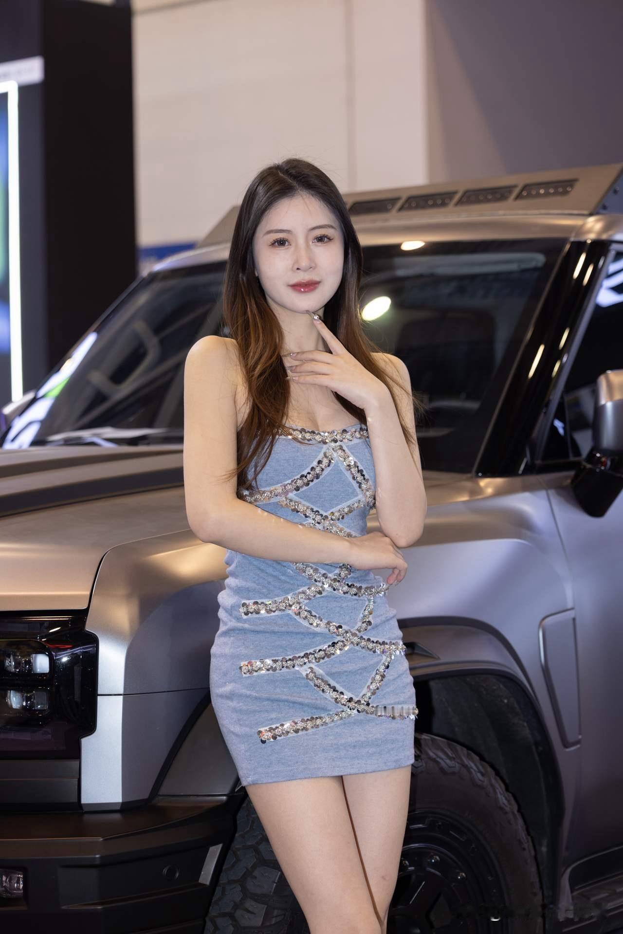 二代哈弗H9穿越版：硬派越野的“原厂满配答案”这位这位模特身后的车是什么？看