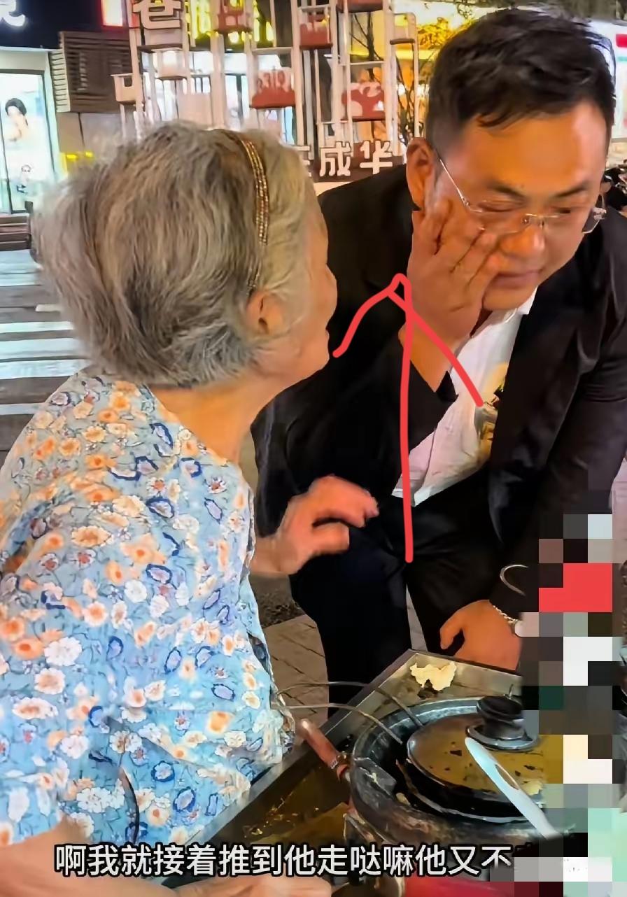 昨天有博主专程驱车几百里，就是为了来支持这位最近用内裤当抹布的蛋烘糕婆婆！他