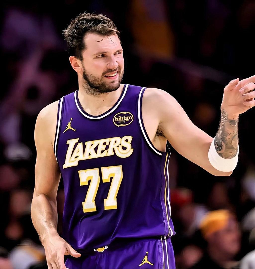 湖人队的王牌要回归啦！他们的归来，再次点燃了球迷们的希望，让湖人队在打进西决的基