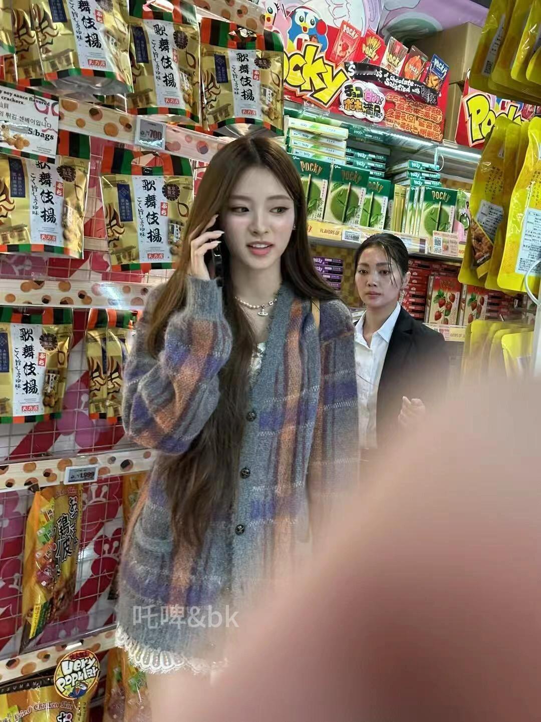 MEOVV日本偶遇图我们anna真是毫无争议的六颜一捏🤏🏻（cr.logo