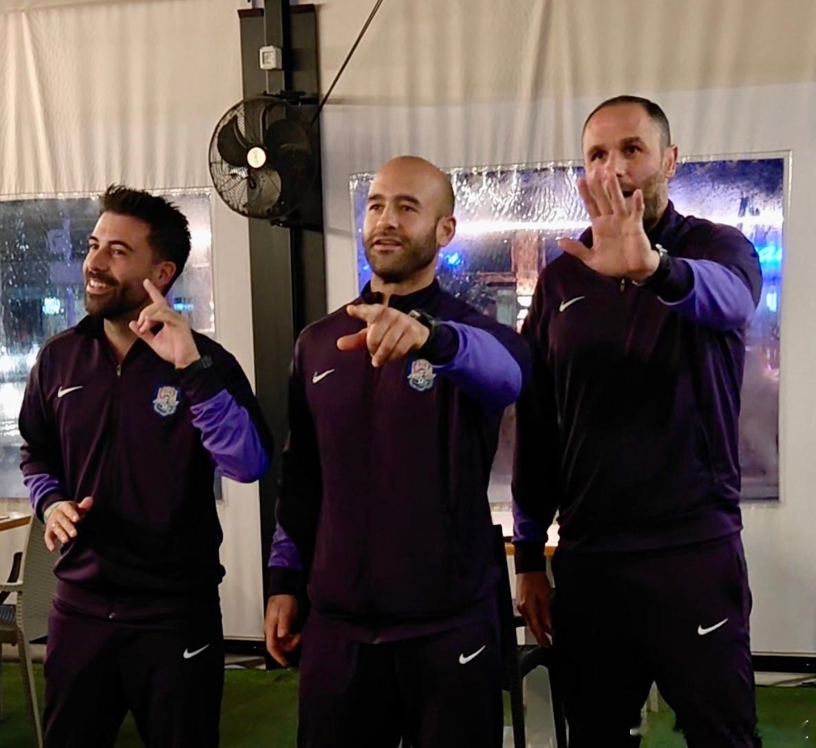 于指导视频发了之后，还有集中询问中间这位的，这是球队新聘请的康复师，是计划内的。