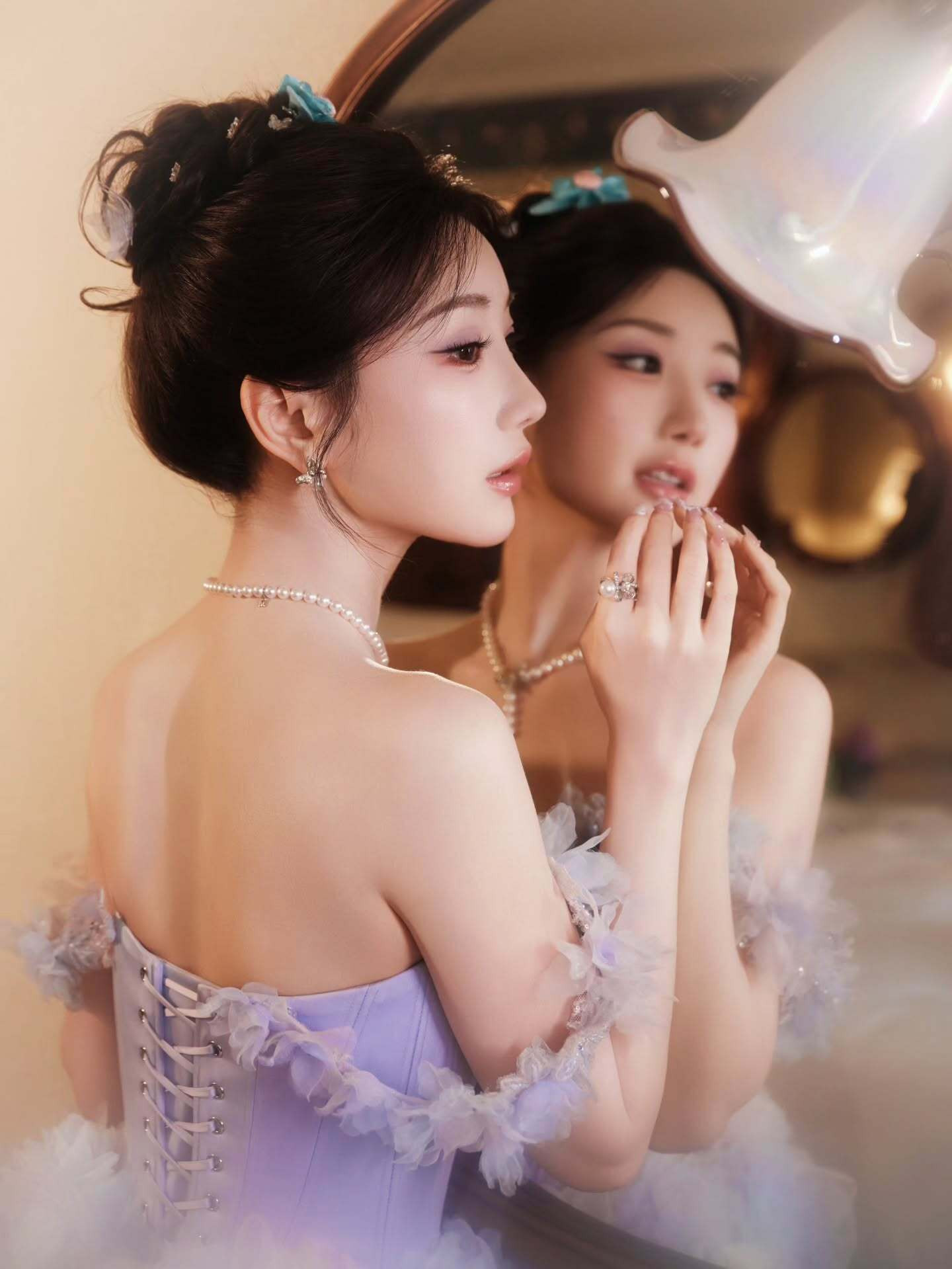 毛晓彤紫蓝碎纱公主裙，浅粉高跟，宛如童话里的少女。#毛晓彤连夜搬家#​