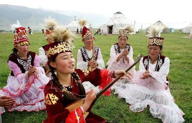 新疆古称“西域”，汉有西域都护府及长史府，唐有安西大都护府，自古为中华故土。