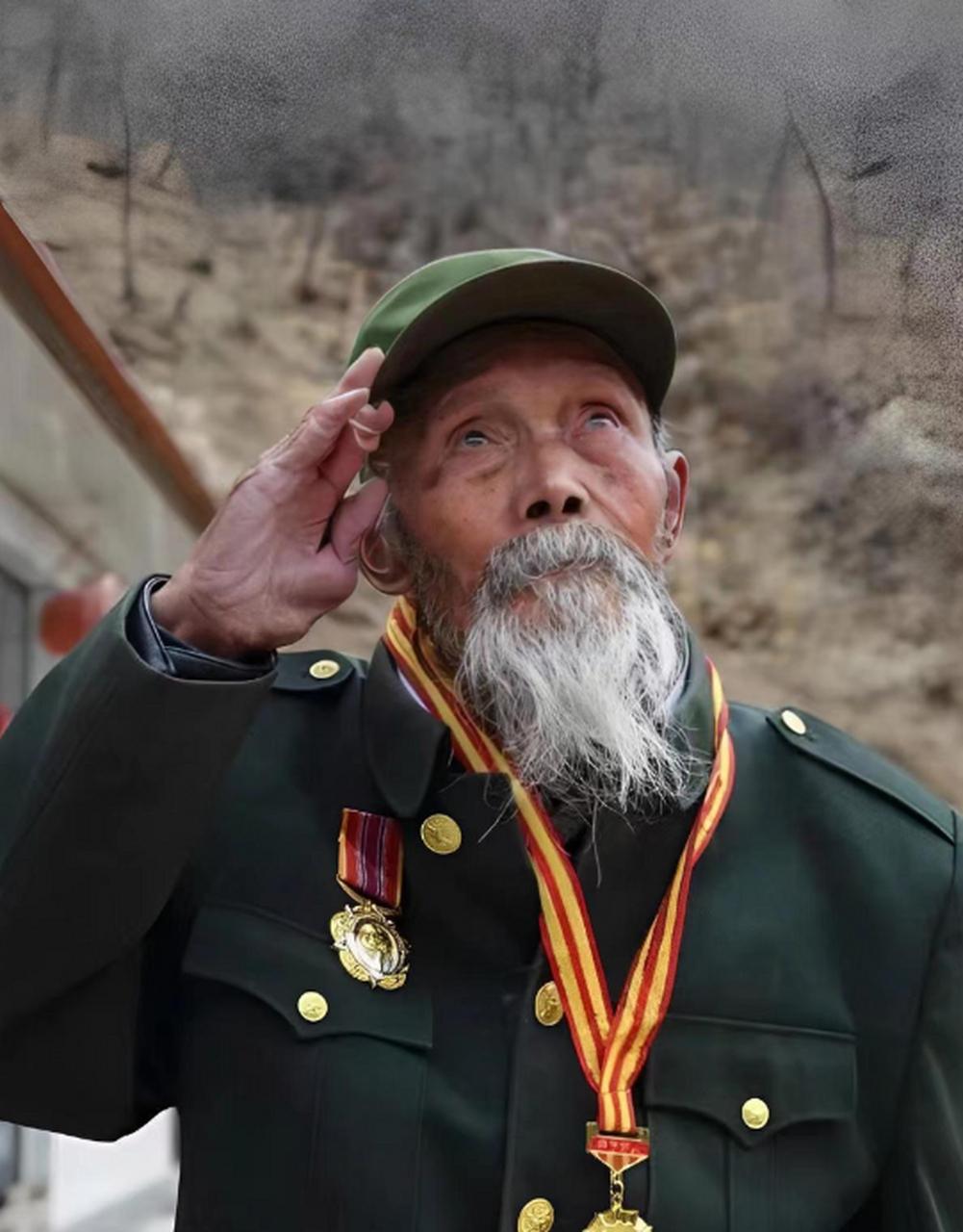 1939年，八路军机枪手张树义连杀7个日军，此时的他已经精疲力竭，岂料这时，一名