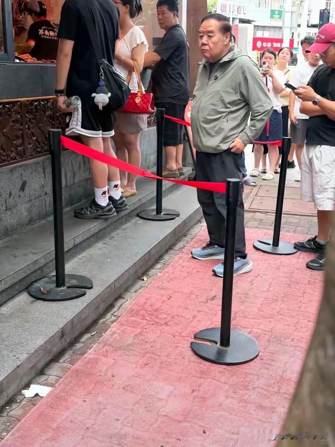我觉得很奇怪，关于肥猫还在世的消息，为什么每隔三五年就会出现一次[笑着哭]正常认