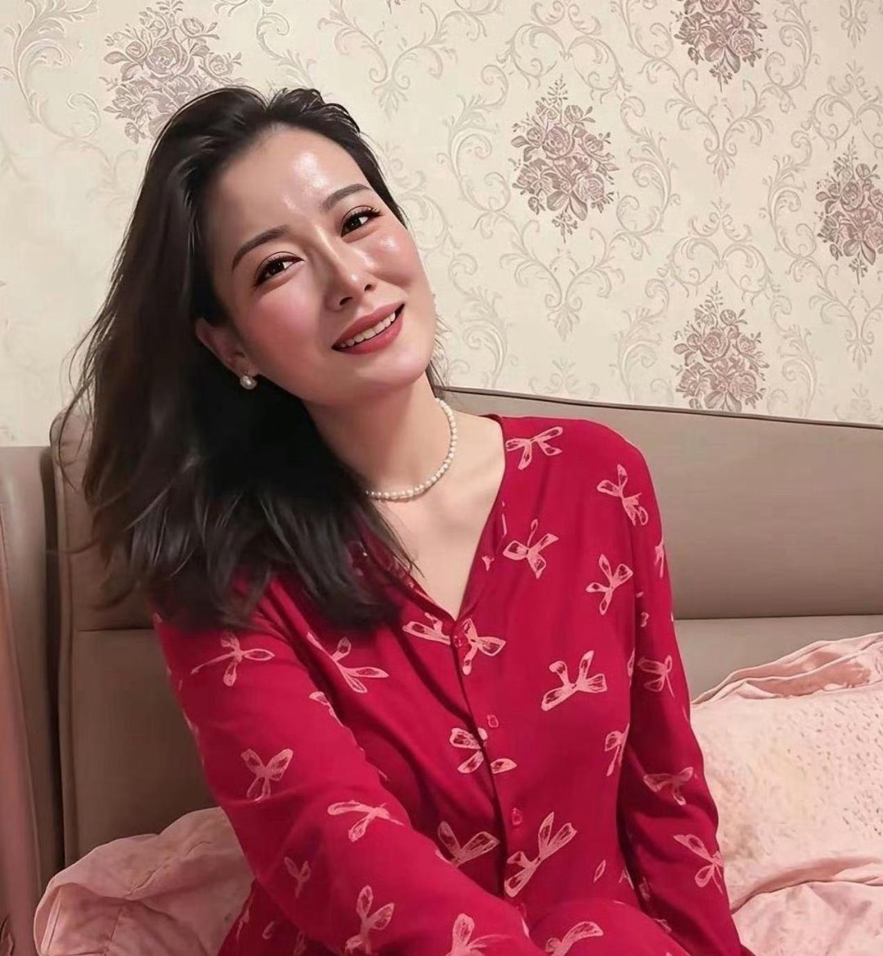 都说红酒醉女人，两杯红酒下肚，这效果果然不一样了。​​​