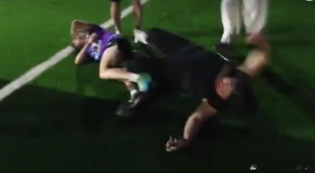 上海交大学生与校外人员起冲突仅通过网传视频来看，我并未看到所谓的冲突场景，仅仅看