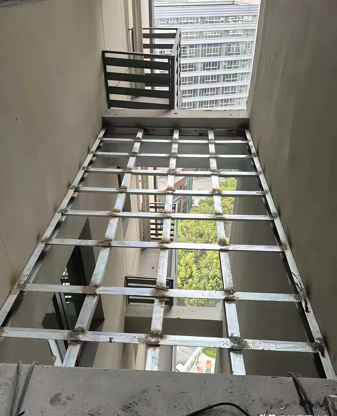 小区物业一点也不管事的吗，这样野允许啊