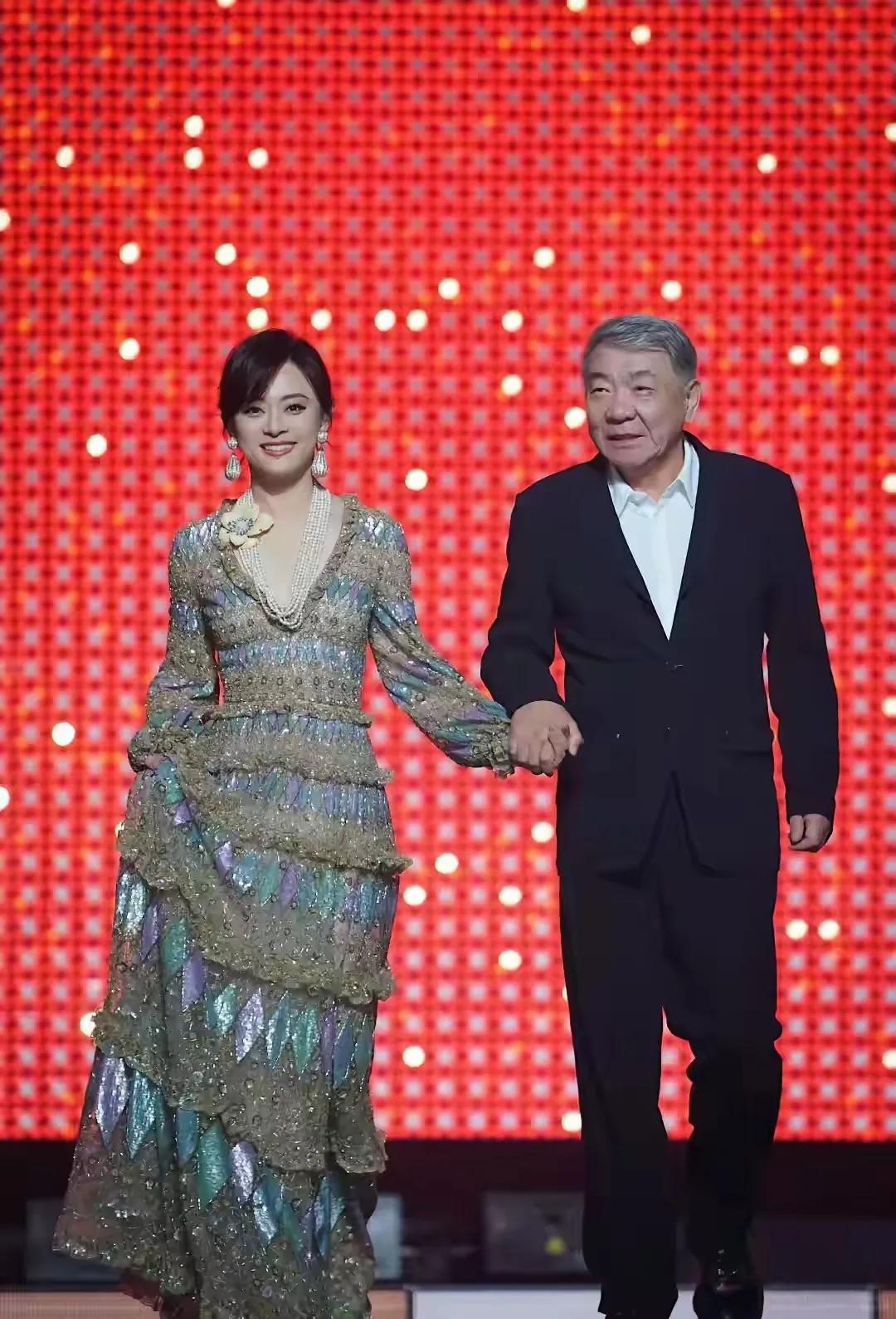 孙俪为什么能红这么多年，不是演技好也不是颜值高因为她懂得感恩孙俪最近又刷屏了