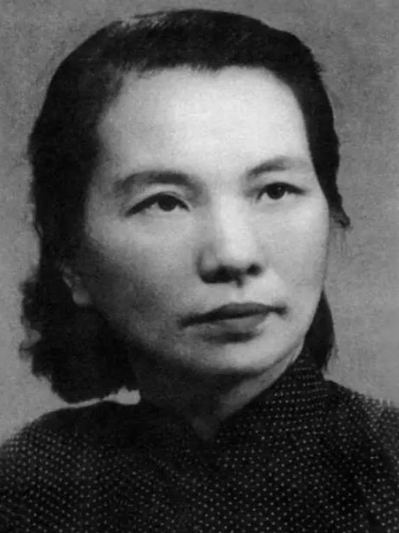 1950年，朱枫被困舟山14天，期间本有机会离开，有人却劝她："风浪大，小船不安