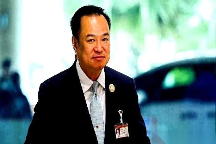 很多人还没看明白，当全世界都在吵嚷着站队的时候，泰国，已经悄悄地把家里的事办完了