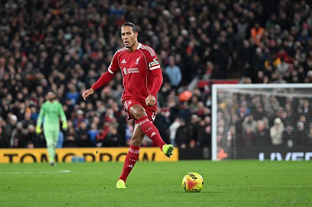 利物浦下半场换上萨拉赫，是一个错误。萨拉赫不防守，这是对手都知道的基本常识。下