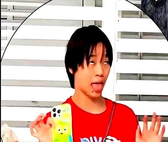 最近全红婵又上热搜了。当别人问她想不想上大学，小姑娘直接摊牌：从小就不爱