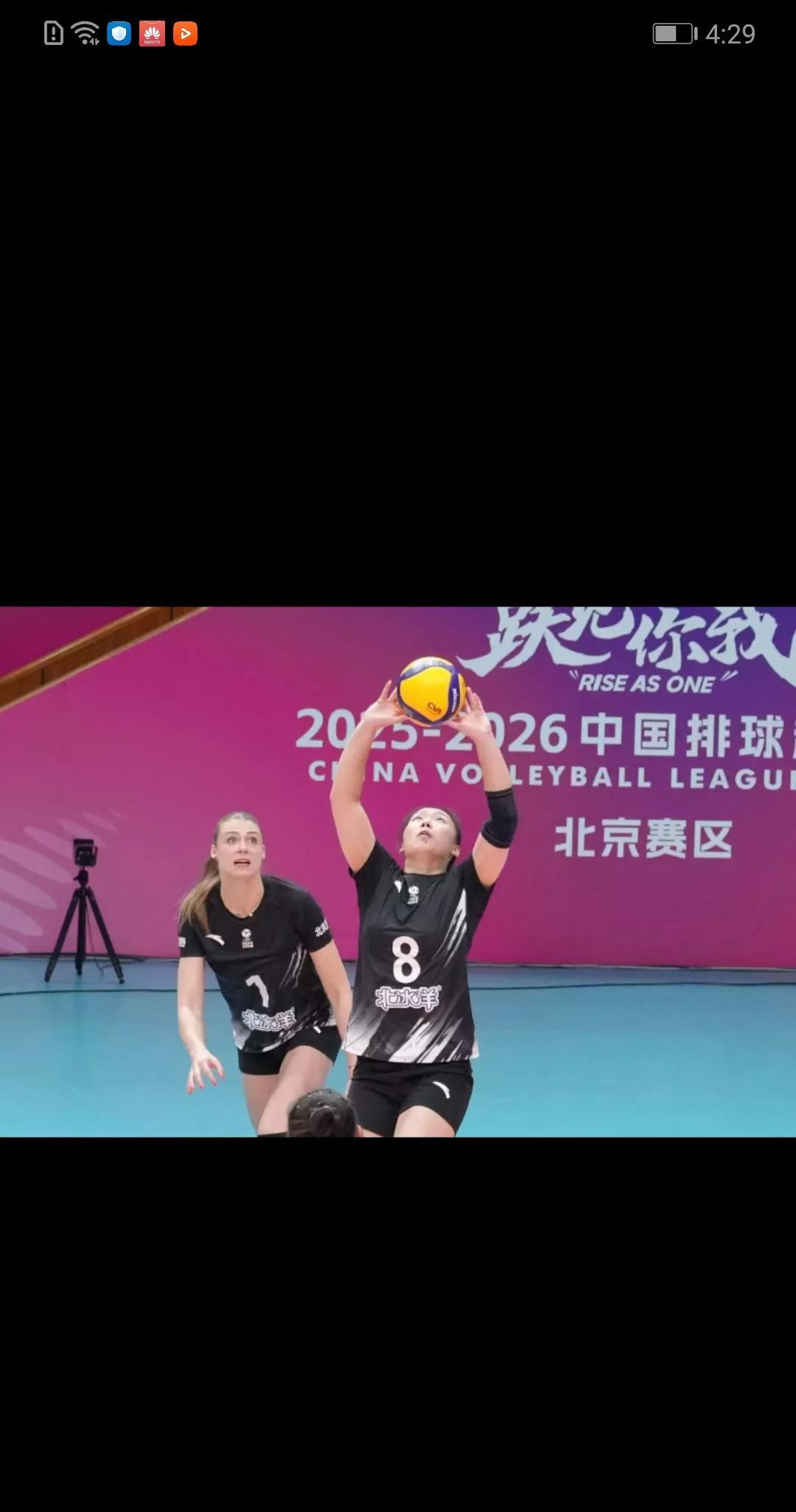 女排联赛继续进行。全运会后，各支女排都进行了调整，年轻的二传逐渐崭露头角。江