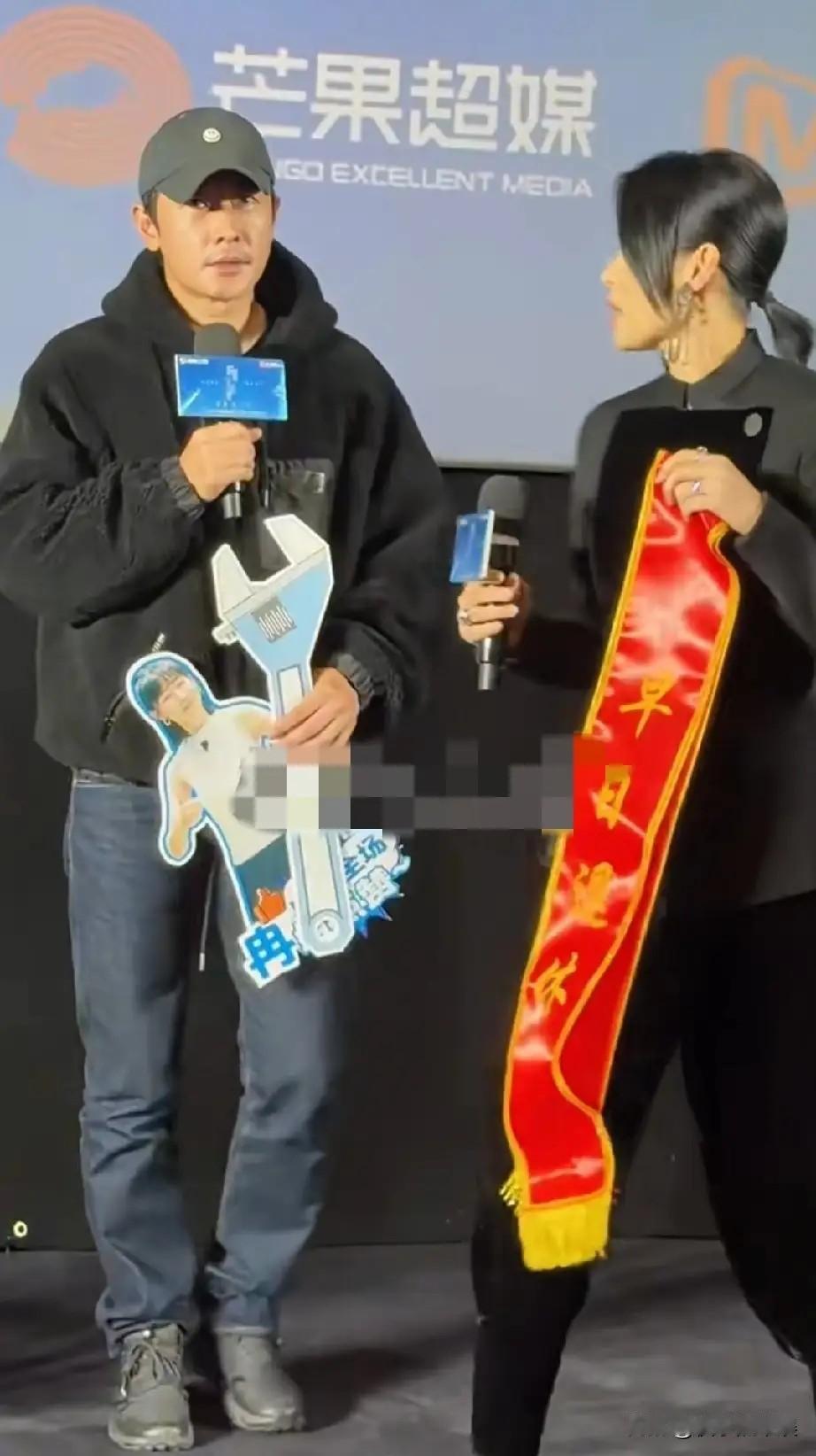 父亲葬礼结束不到十天，罗晋已经开始宣传新剧了从罗晋身上看到了成年人的无奈，就算