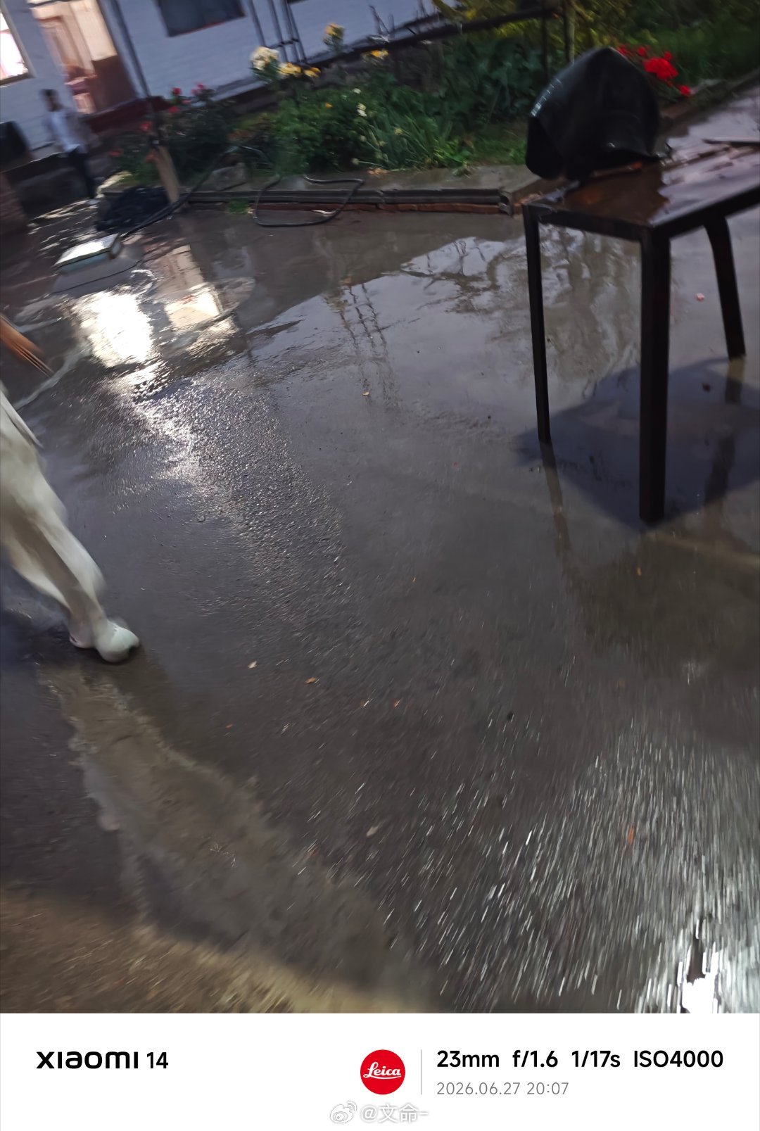 下雨天吃烧烤，美滋滋