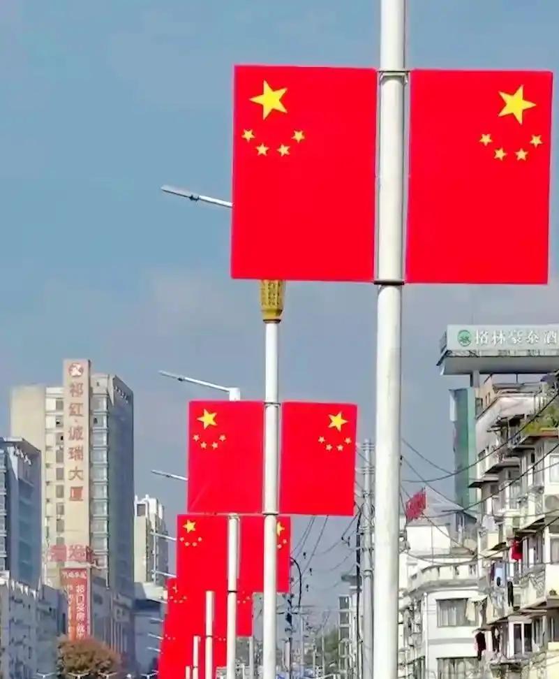 国家其实已经暗示得很明白了：家门口的“火药桶”已经变了，现在的局势，不是简单的“