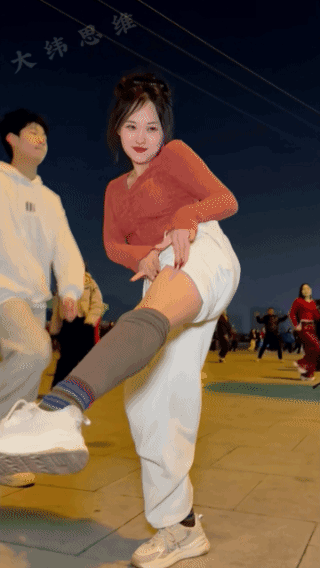 妹子真能搞笑！