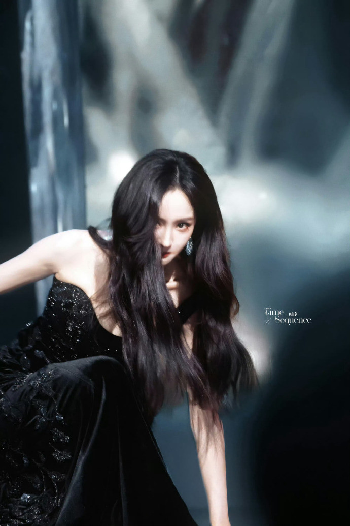 杨幂、代露娃、孟子义各自摔出神韵​​​