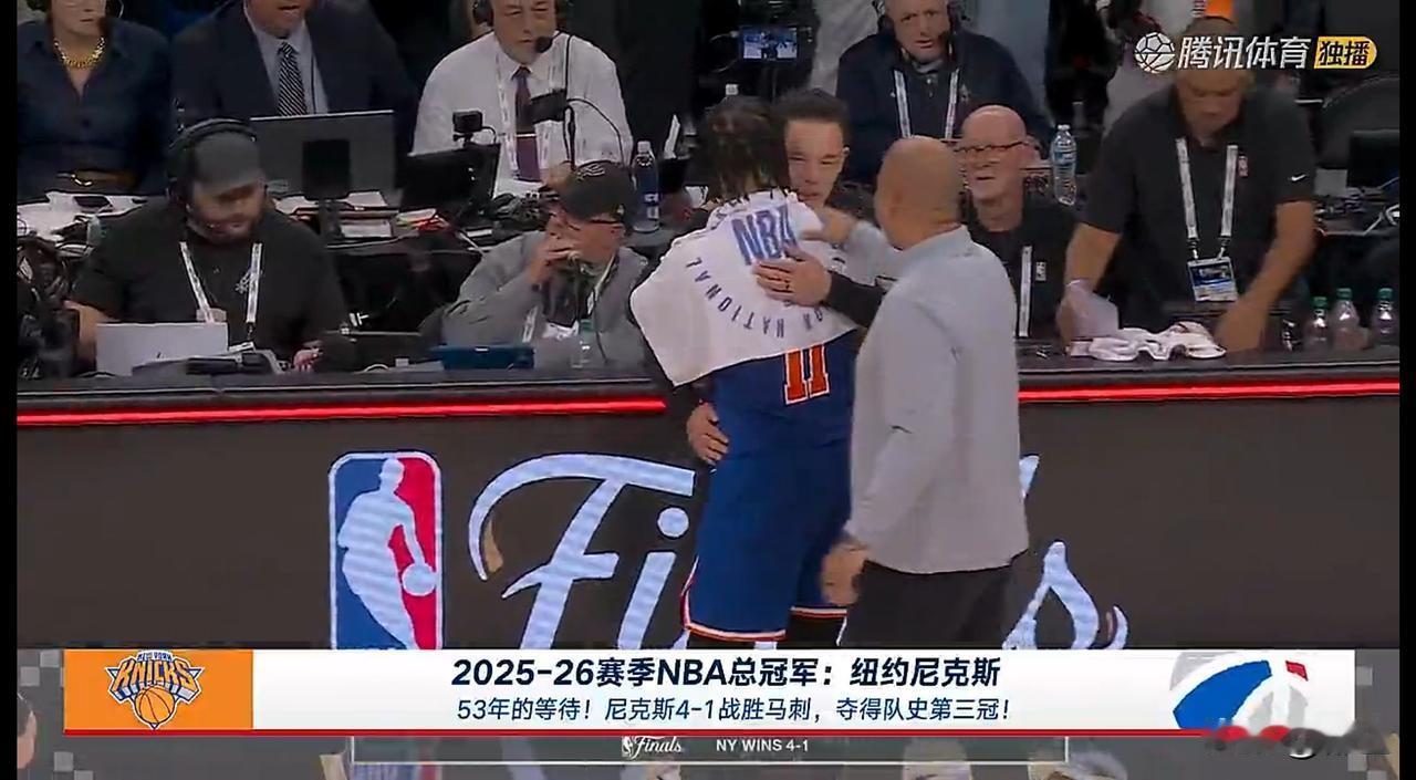 马刺让尼克斯赢下总冠军，这两个人必须背锅。1、第一个就是马刺主教练米奇﹣约翰