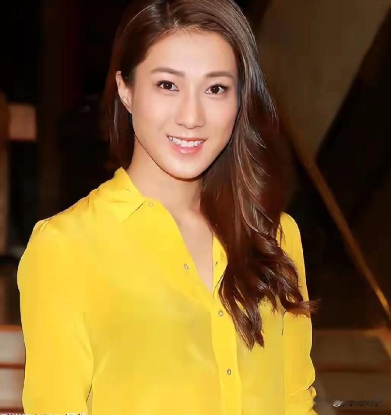 娱乐圈又有大消息！钟嘉欣在加拿大起诉老公，正式提起离婚诉讼。大家都知道，她婚后就