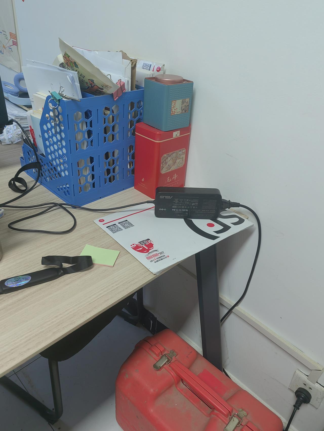 眼看着就要下班了，突然间电话铃响了，漫不经心的掏出电话，还以为是晚上有人安排心里