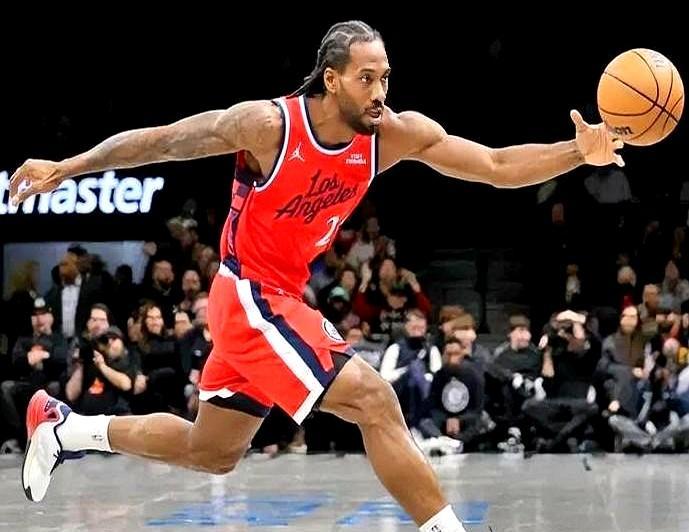 30场比赛，10个客场背靠背，他已经34岁了。你以为他废了？数据不会说谎：